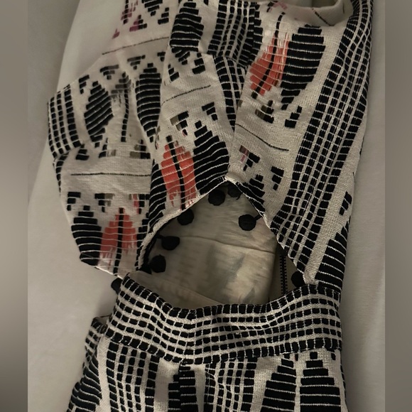 SAYLOR Romper Size XS - Picture 4 of 8